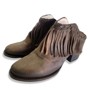 Freebird By Steven like new Lucy Fringe Leather Mules. Only worn a few times.